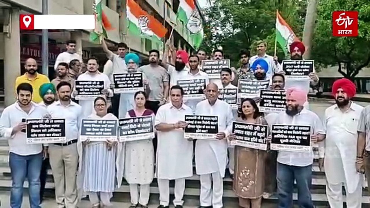 चंडीगढ़ में पीएम मोदी के दौरे पर कांग्रेस का हल्ला बोल, 17 सवालों के जवाब मांगते हुए सेक्टर-17 में किया प्रदर्शन