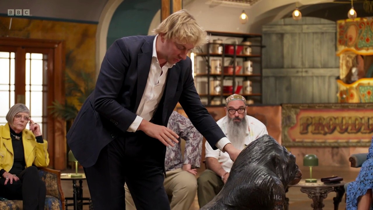 The Bidding Room S08E01 Gorilla Jewellery Box DeLorean