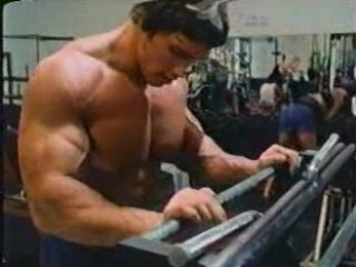 Arnold Schwarzenegger - Biceps training