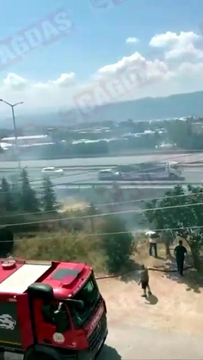 Körfez'deki yangın otoyolu esir aldı! TEM'de sürücüler dumana boğuldu