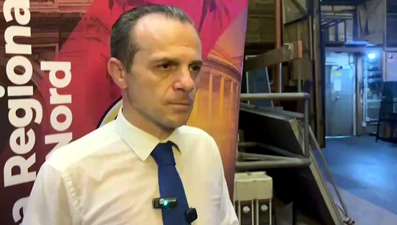 De Luca riempie il Politeama di Palermo: “Sud chiama Nord non sarà un taxi, il centrodestra stacchi la spina a Schifani”