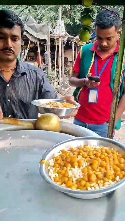 Kolkata Crezy Evening 😋 Snacks Ghugni Muri With Boiled Egg #shorts #youtubeshorts #streetfood #food
