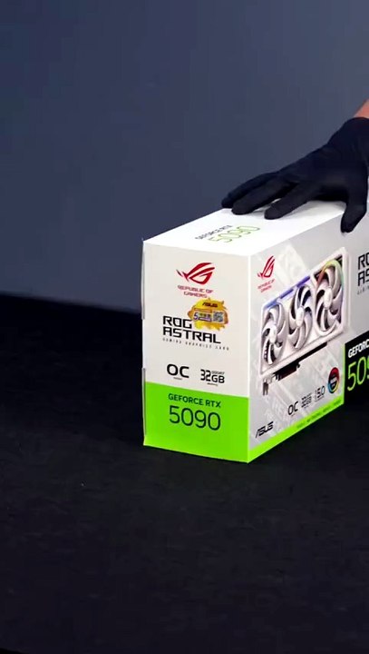 The ULTIMATE All-White ROG Gaming PC Build! 🤍⚡ (RTX 5090 & Ryzen 9 9950X3D)