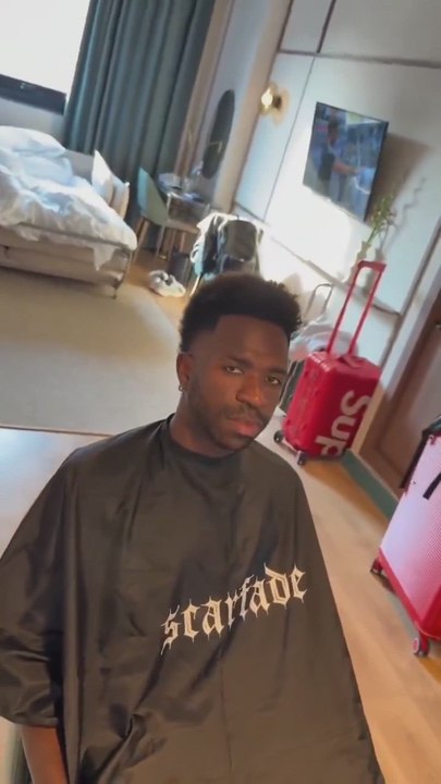 El NUEVO LOOK de VINICIUS sorprende a todos: ¡aparece con BARBA!