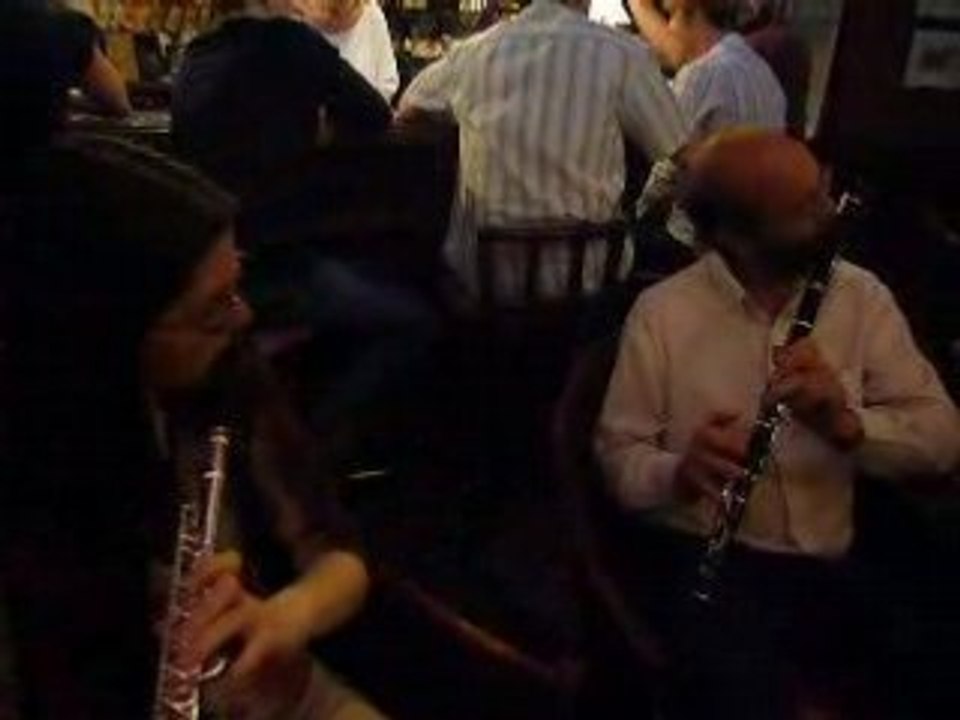 04/07/2008 Session Musicale Galway- Pub St Andrews