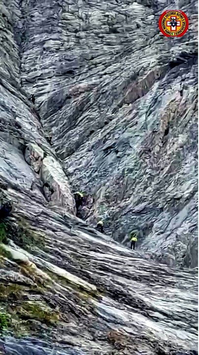 Colico, cede l'appiglio e cade per 35 metri: soccorso scalatore di 28 anni