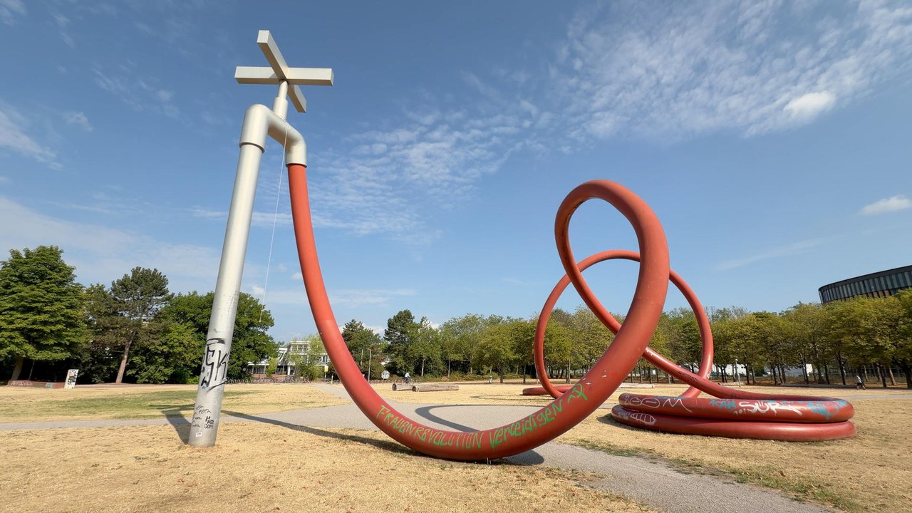 Claes Oldenburg & Coosje van Bruggen: Gartenschlauch (Garden Hose)