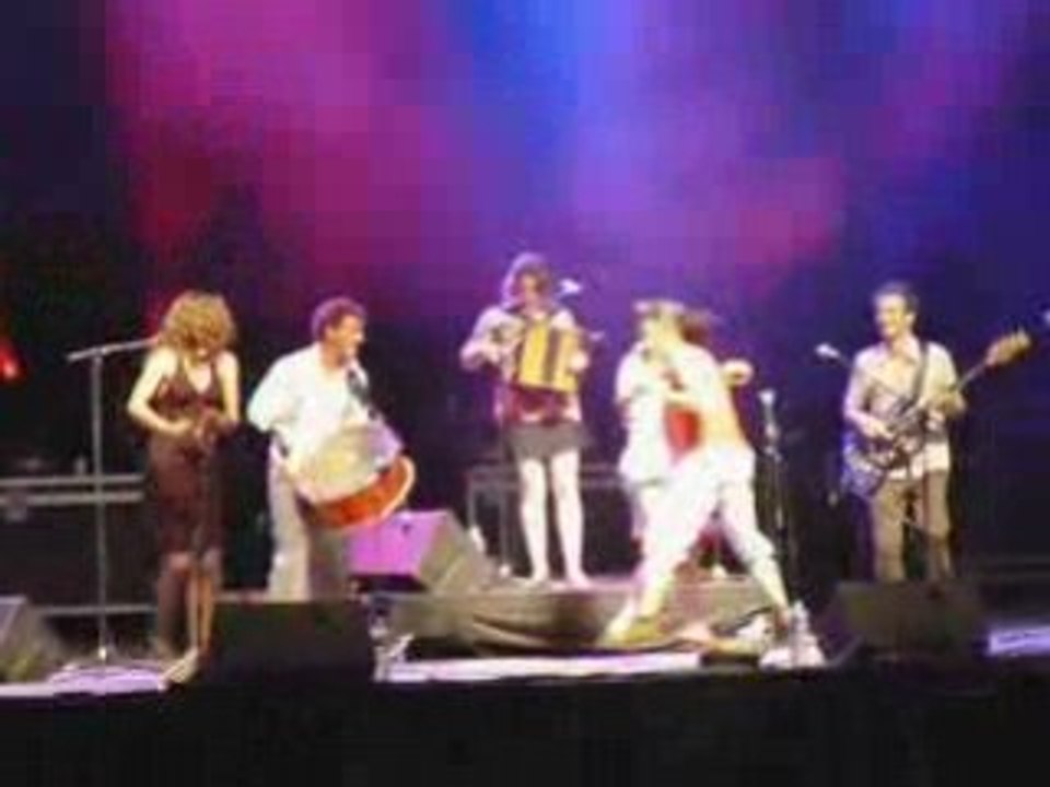 Bombes 2 Bal festival Pic'Arts