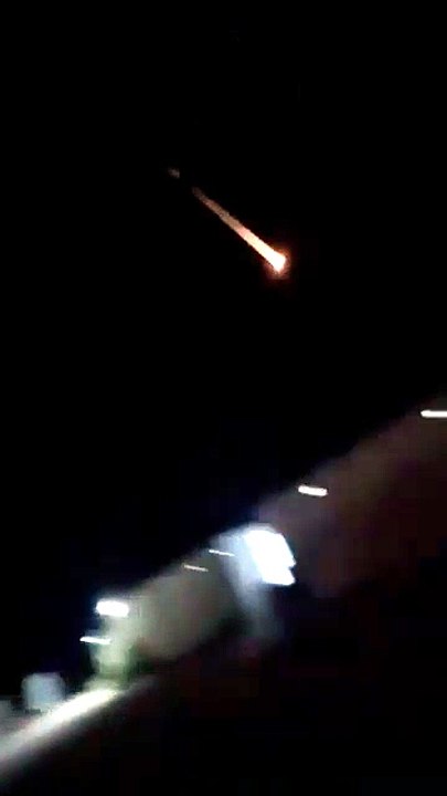 بعد تأكيد مقتل جنديين أمريكيين.. فيديو يظهر 'سقوط صواريخ إيرانية على قاعدة السلطي' بالأردن (فيديو) -