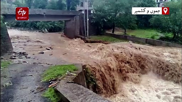 راجوری میں طوفانی بارشوں اور سیلاب سے بھاری تباہی، متعدد گاڑیاں بہہ گئیں، مکانات و املاک کو شدید نقصان