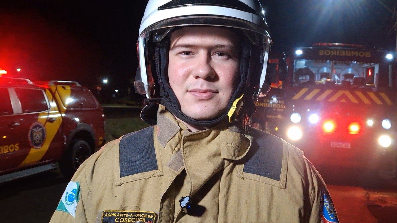 Tenente Alexandre Cosechen explica como bombeiros evitaram que incêndio atingisse casas