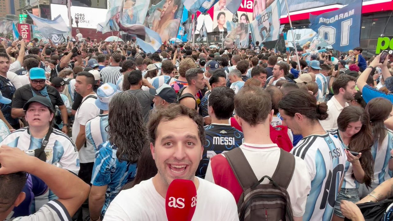El histórico banderazo de Argentina en Times Square desde dentro