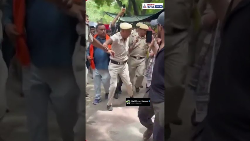 Black Ink Thrown At Abhijeet Dipke During Jantar Mantar Protest
