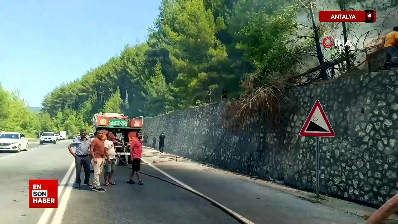 Antalya'da tatilden dönen ailenin otomobili alev alev yandı muhtemel faciadan dönüldü