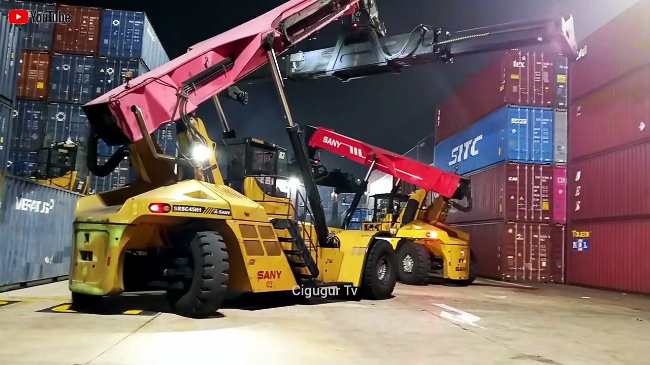 The reach stacker has begun operations