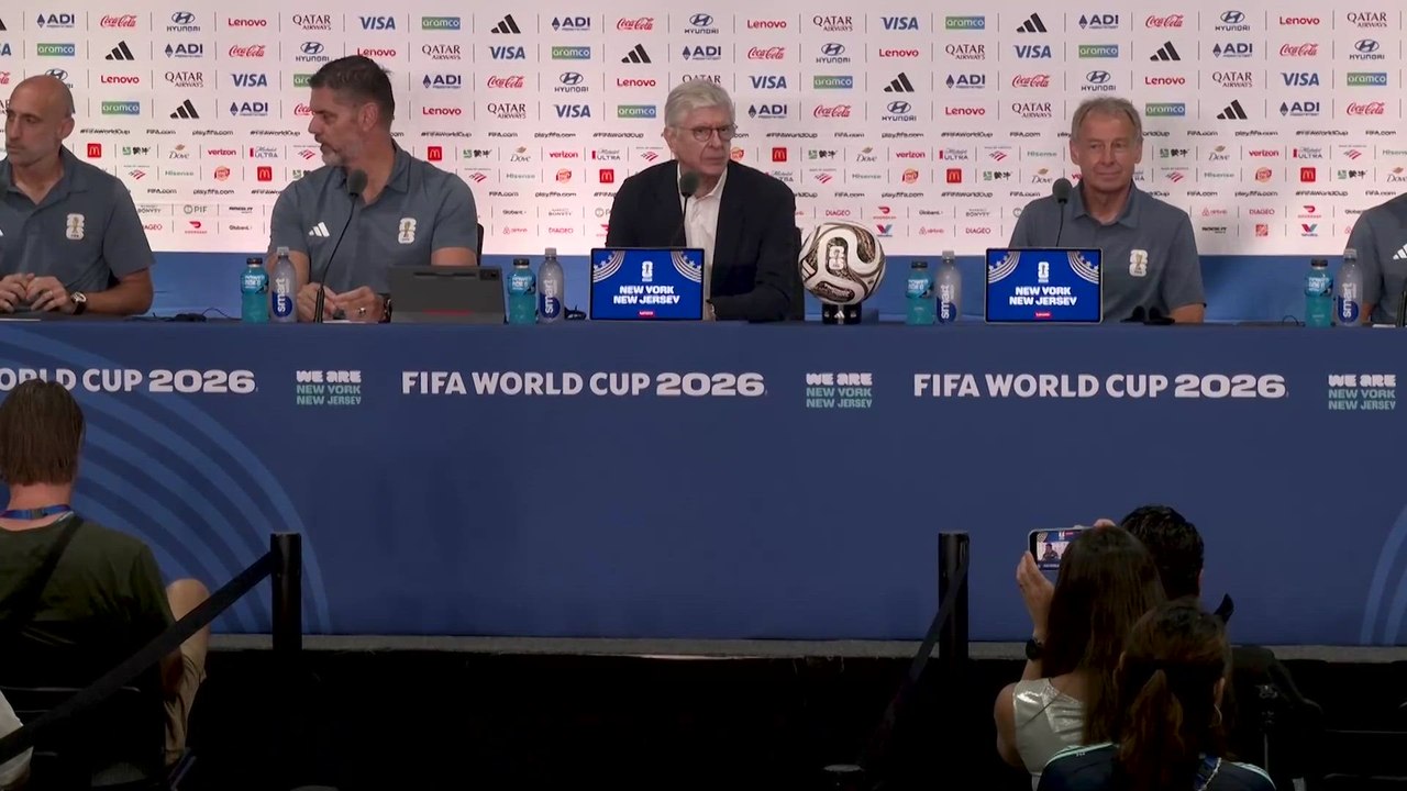 Hydration breaks under review says Wenger