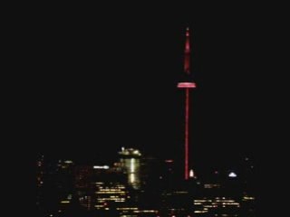 CN Tower illuminée