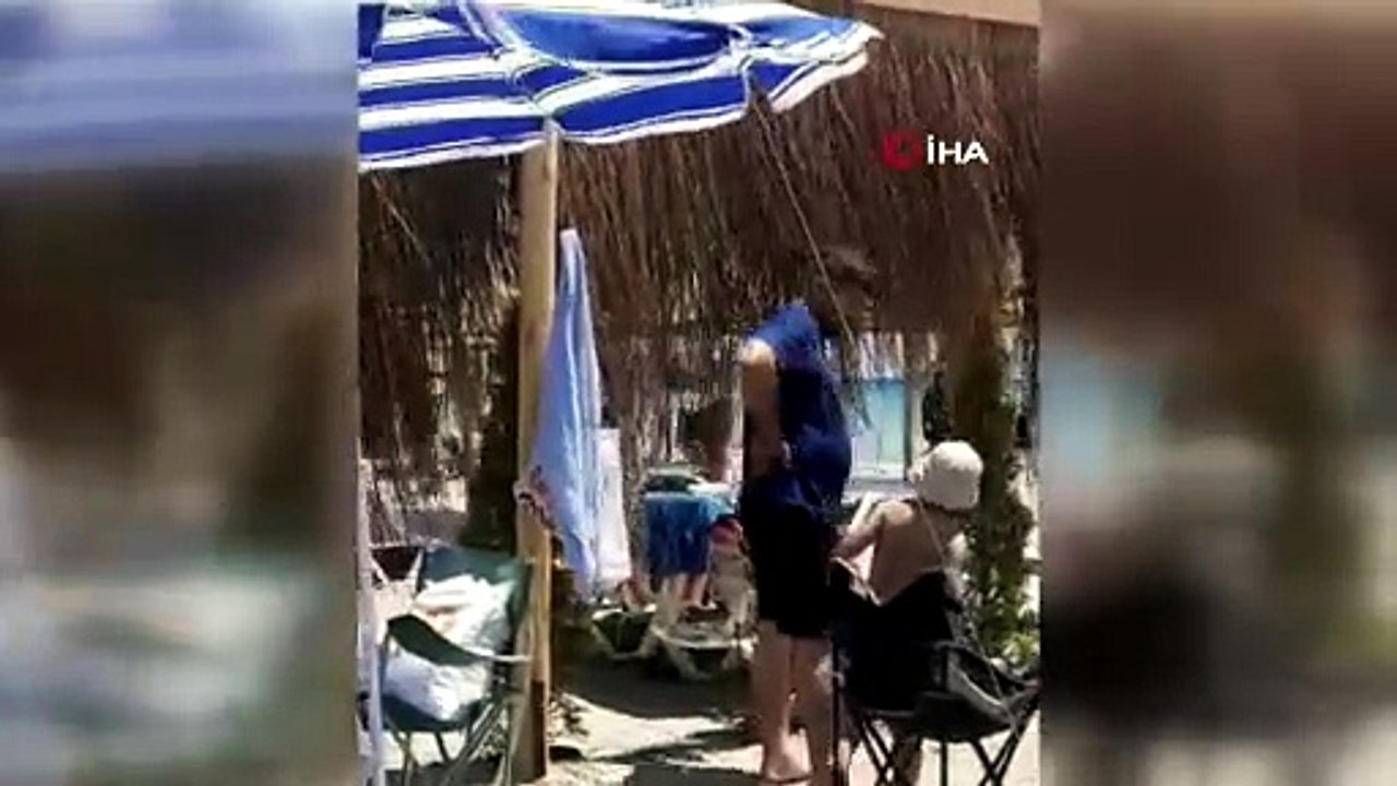 Çeşme’de plajda ‘Şemsiyeni açamazsın’ kavgası