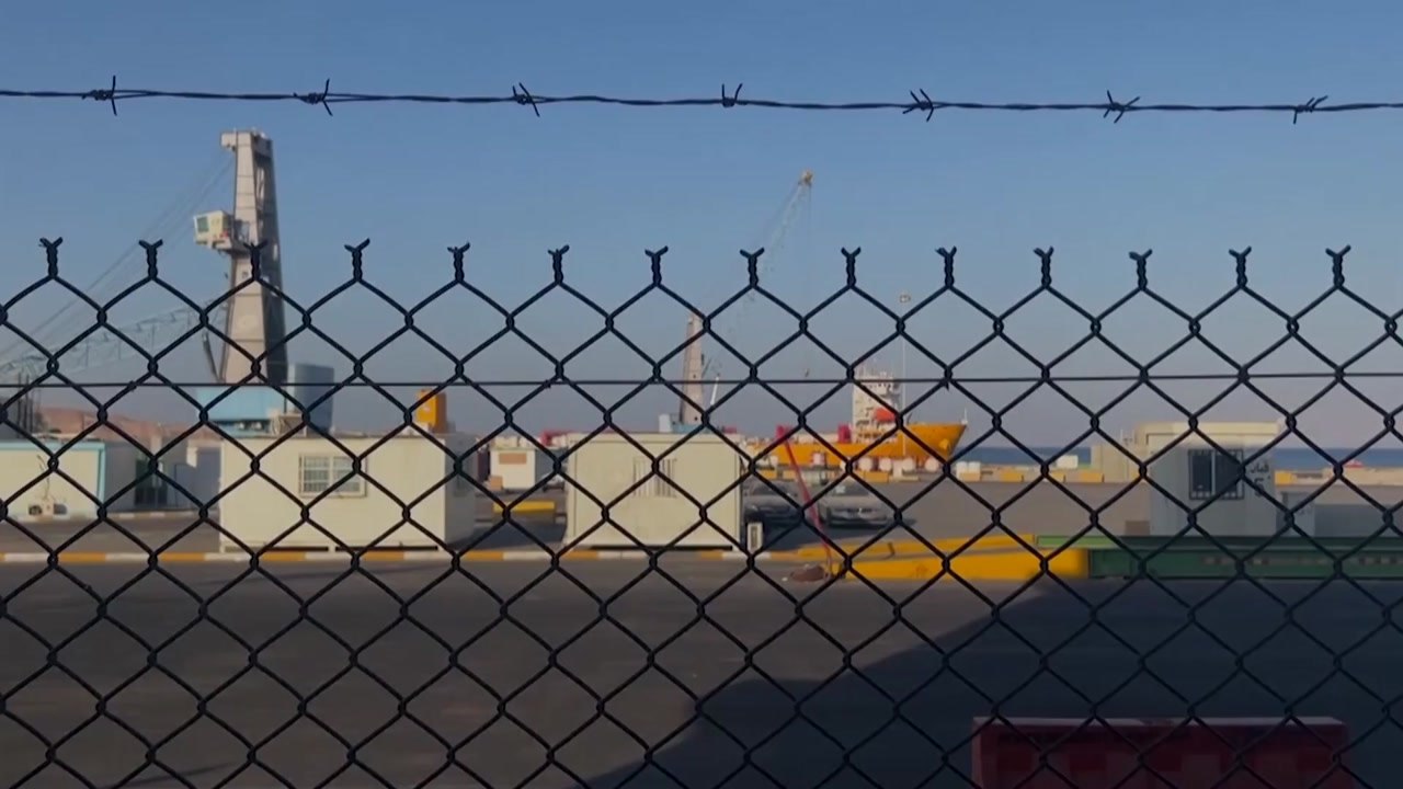 미 "요르단 아카바 공항·항구 소개령"...요르단 "소개령 없었다" / YTN
