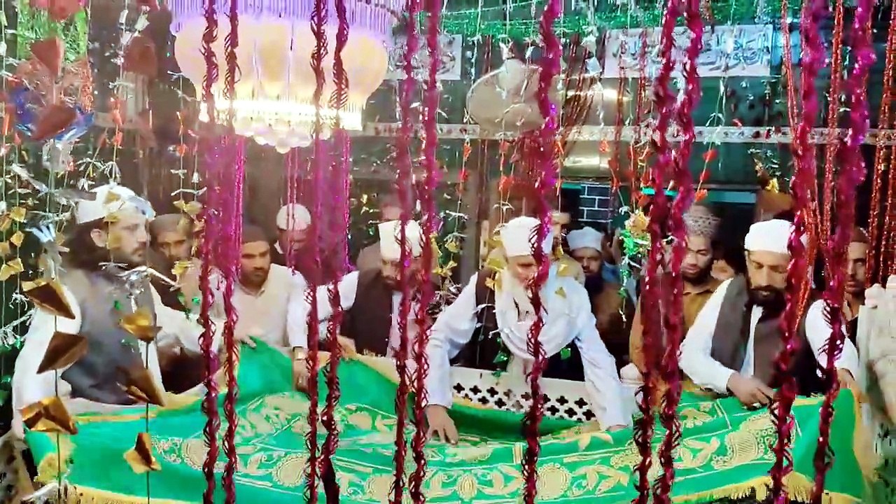 چادر پوشی مزاراتِ مقدسہ حضرت خواجہ غلام نبی اولیا چشتی قادریؒ حضرت خواجہ صوفی سلطان محمد چشتی قادریؒ