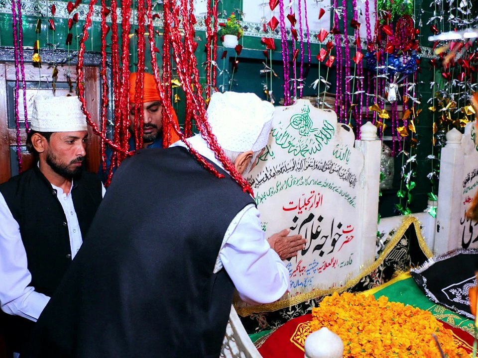 حضرت خواجہ غلام نبی اولیاؒ حضرت خواجہ سلطان محمدؒ کے مزاراتِ مُقدسہ پر صوفی صاحب کی حاضری۔