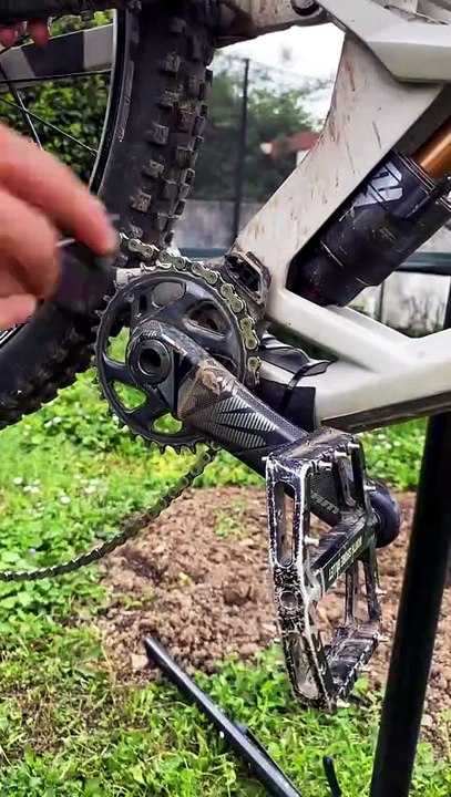 😱 MON PÉDALIER DE VTT EST BLOQUÉ 😱 #velo #vtt...