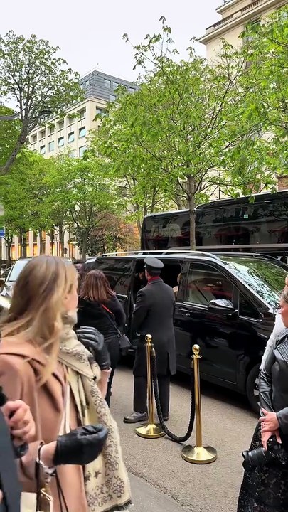 #gims out of police custody and having dinner at the Plaza Athénée tonight #Paris