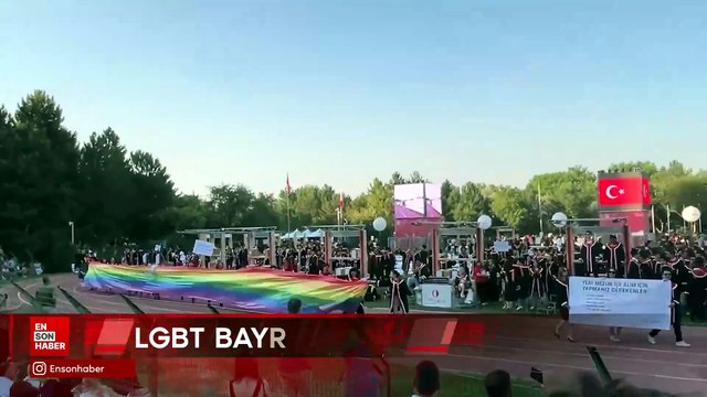 ODTÜ mezuniyet töreninde LGBT bayrağı açıldı