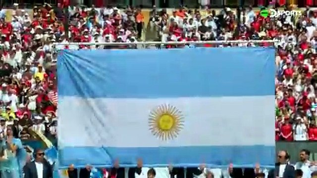 Completo María Becerra canta el himno
