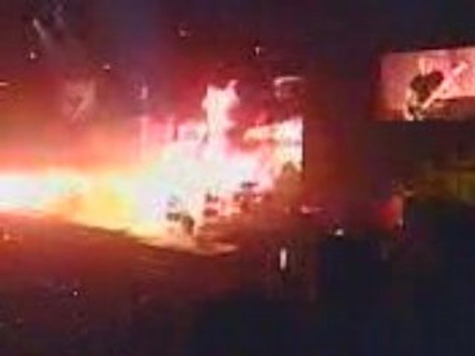 Vidéo Paris Bercy Pink Floyd - "Shine On You Crazy Diamond"