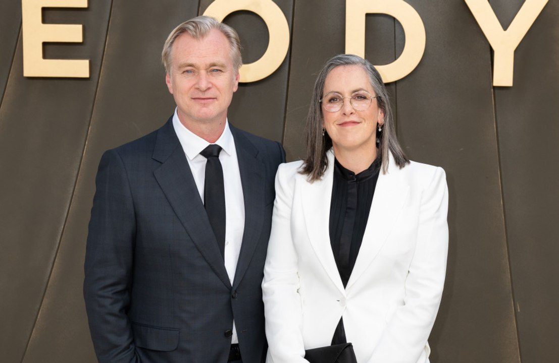 Emma Thomas, esposa de Christopher Nolan, advierte a los actores que el director los llama desde un número desconocido porque no tiene smartphone