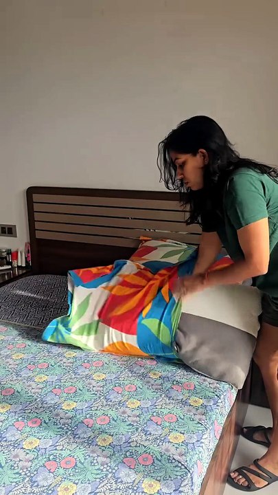 दिनचर्या वापस आ गई...और हम भी।