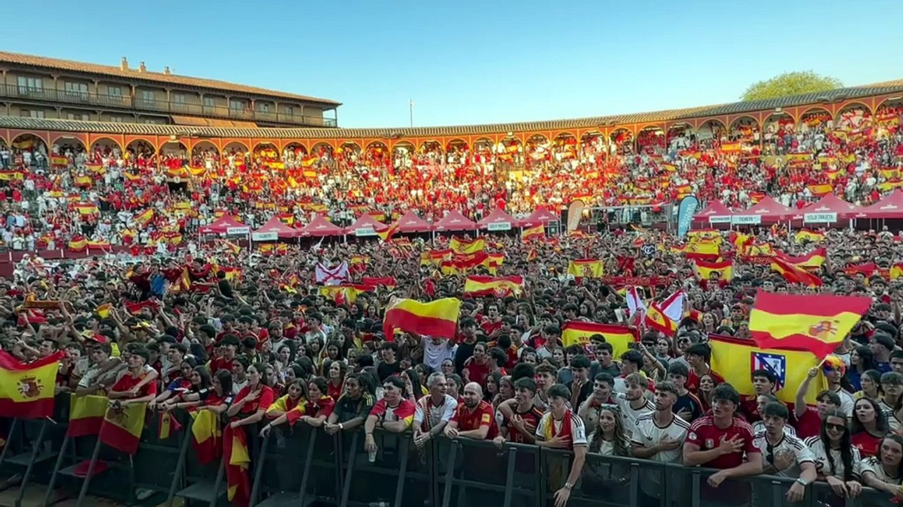 La Plaza de Toros cuelga el cartel de completo por el Mundial