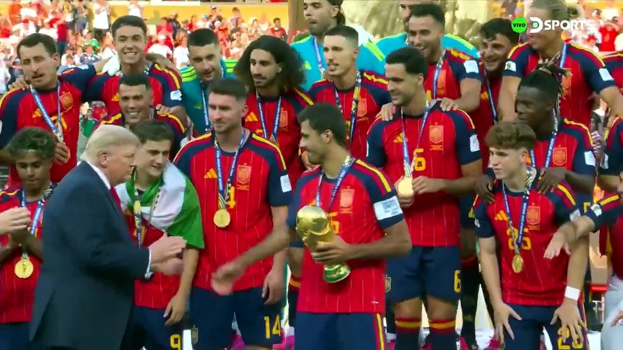 Trump quiso figurar en la foto de España con la Copa del Mundo