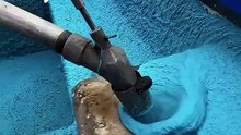 573737