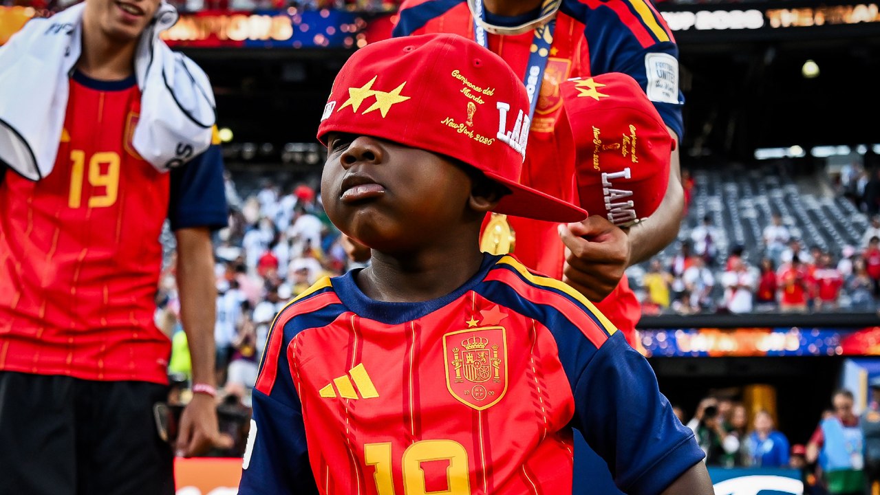 EL SHOW DE KEYNE TRAS GANAR EL MUNDIAL: ¡¡ES UNA ESTRELLA!!