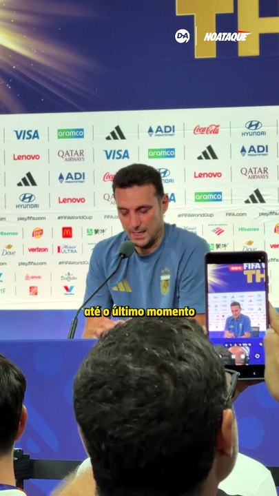 Chorando, Lionel Scaloni deixa coletiva de imprensa
