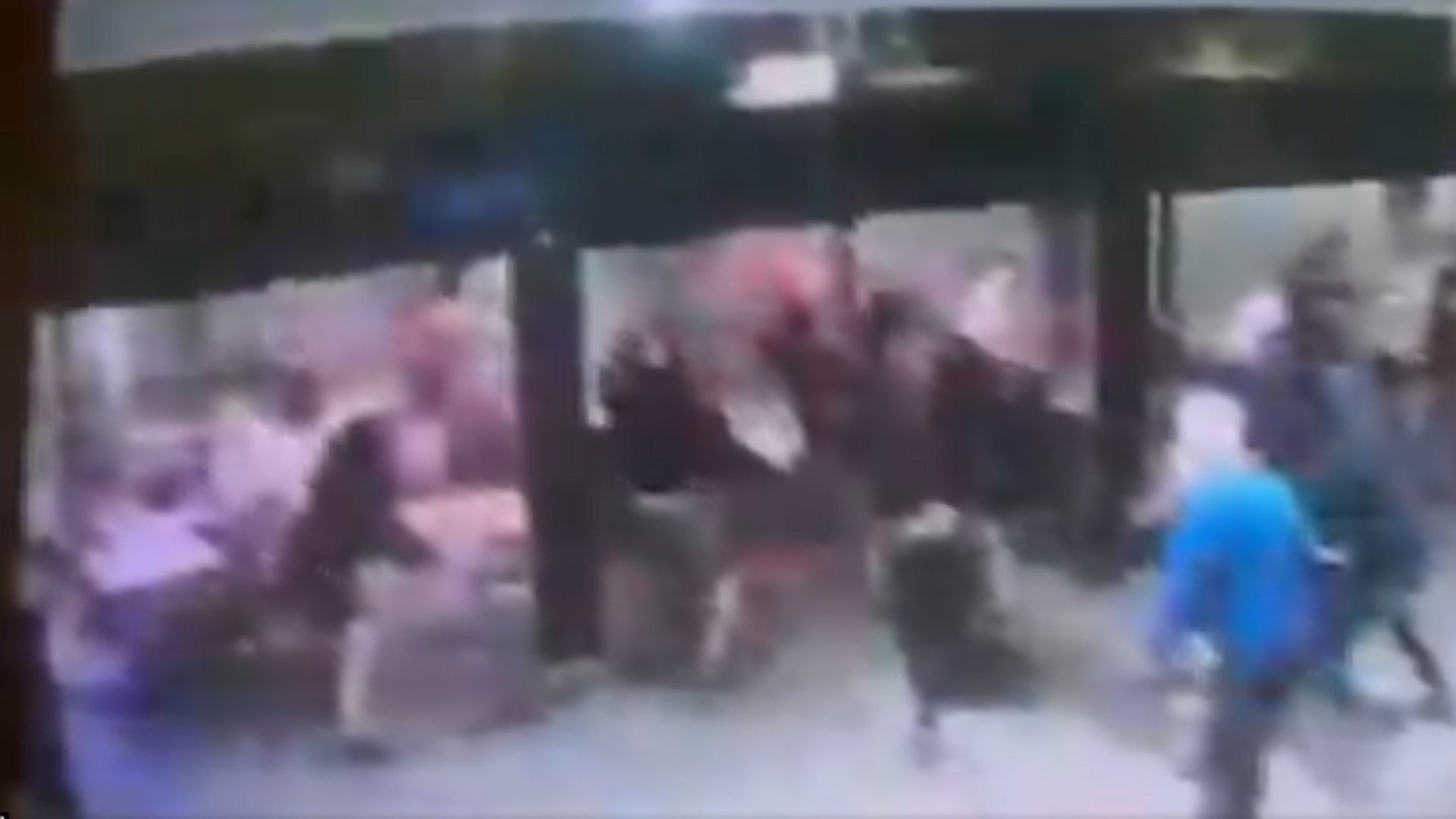 Una veintena de encapuchados irrumpe en un bar de Berriozar y agrede a clientes que seguían la final del Mundial