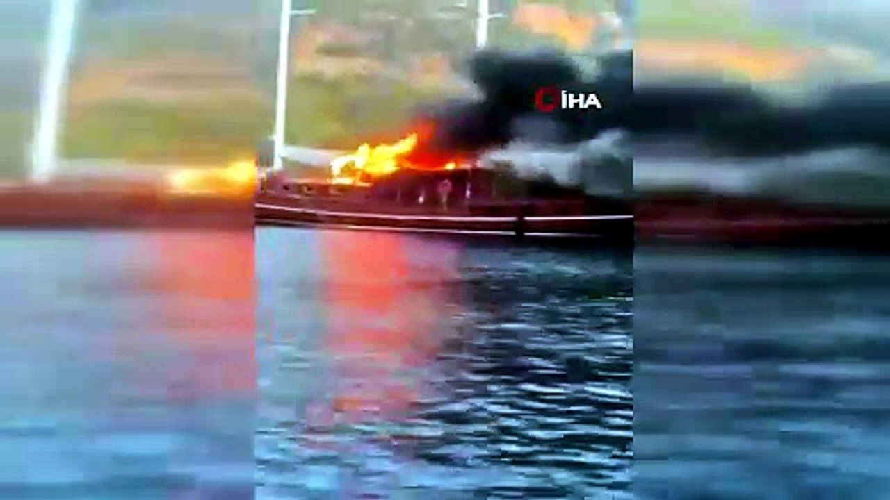 Muğla'da facianın eşiğinden dönüldü! Mavi tur teknesi yandı, 8 kişi son anda kurtarıldı