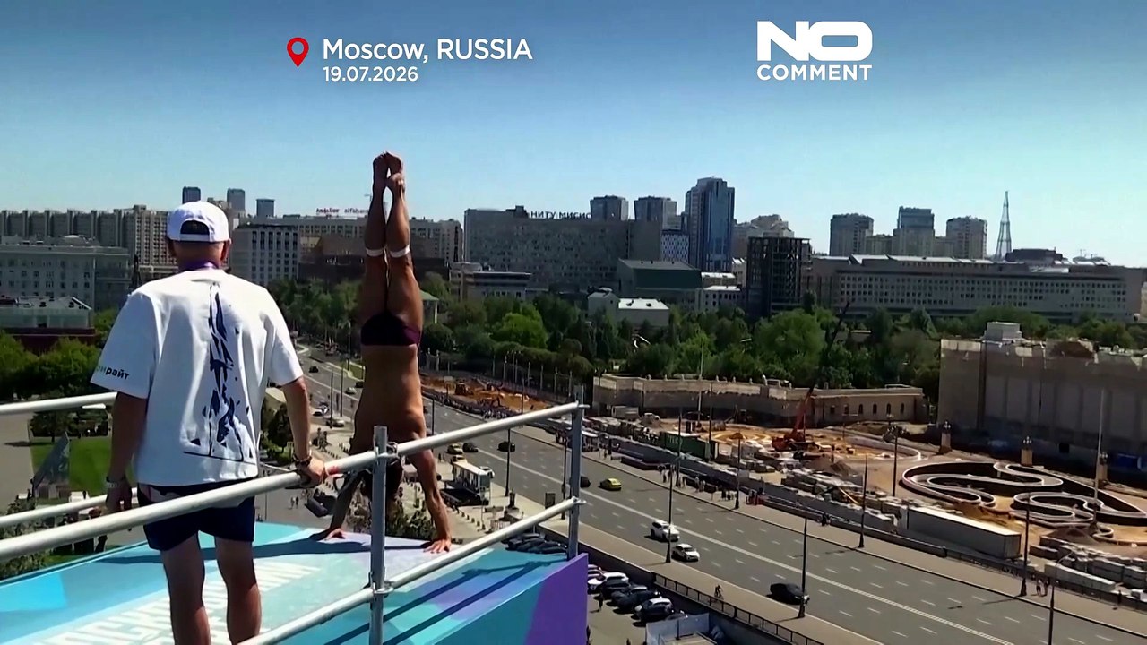 Moskau: Turmspringer stürzen sich beim Two Rivers Festival in die Tiefe