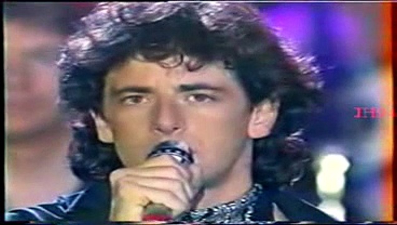 1991 - Johnny Hallyday et Patrick Bruel interprètent Casser la voix dans Sacrée Soirée sur TF1 (7 Mars)