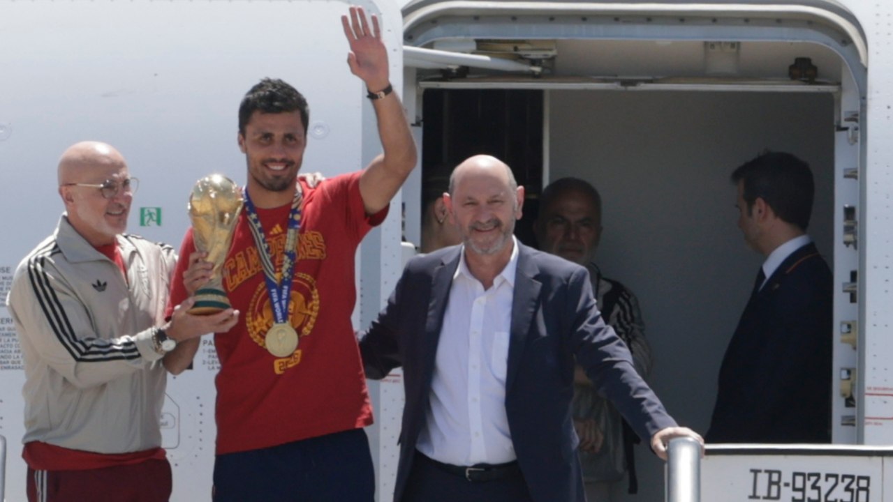 Así fue la llegada de la selección: ¡Los campeones ya están en España!