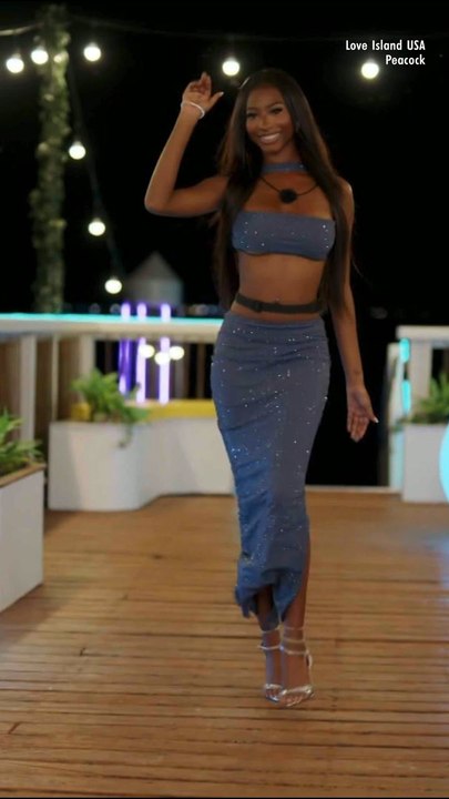 A Heartfelt, Open-Mouthed Kiss Goodbye to 'Love Island'