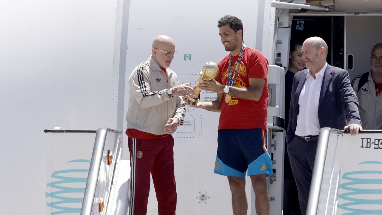 Los campeones llegan a España con la copa del Mundial