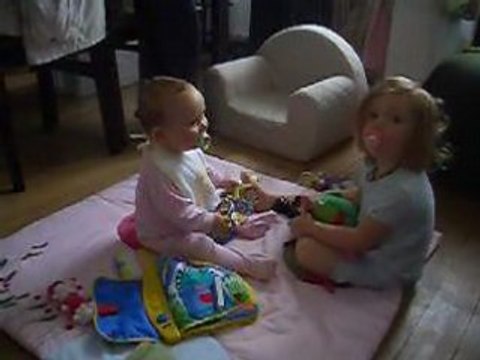 JE JOUE AVEC MA SOEUR