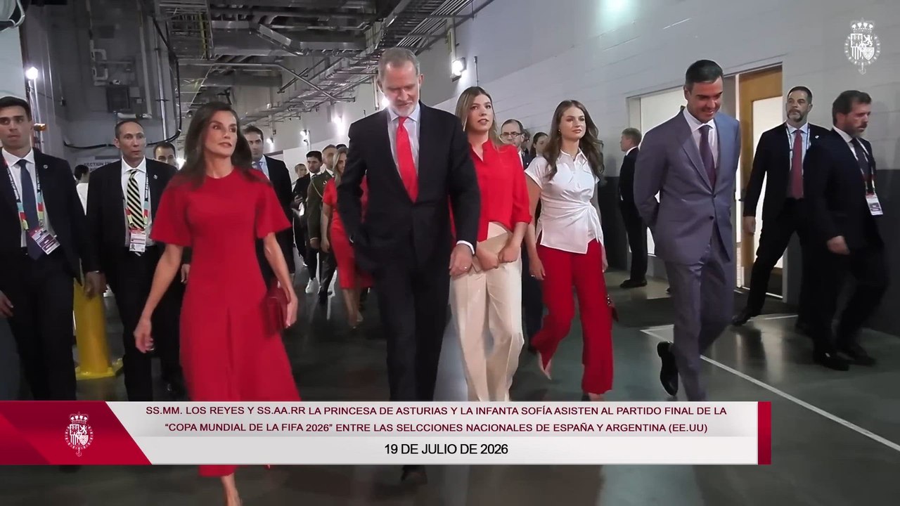 El clip de Lamine arruinando el momento estelar de la Infanta y la Princesa en el vídeo oficial de la Casa Real