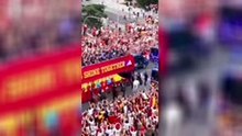 Spain squad PARTY with fans in Madrid!