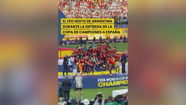 El feo gesto de la selección argentina cuando España levanta la Copa del Mundo | España 1 - Argentina 0