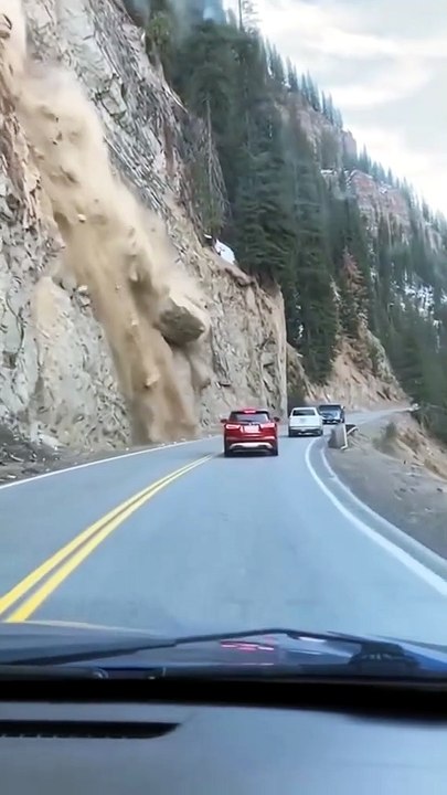 Cliffside road turned into a rockfall zone in seconds cars barely escaping