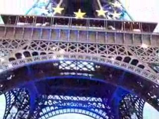 la tour Eiffel aux couleurs de l'Europe